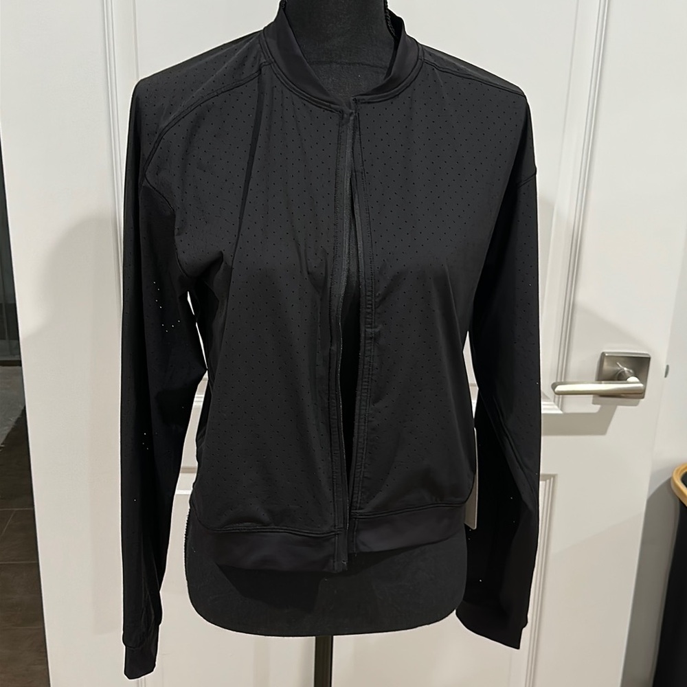 Lululemon Final Lap Jacket size 8 fitted Black